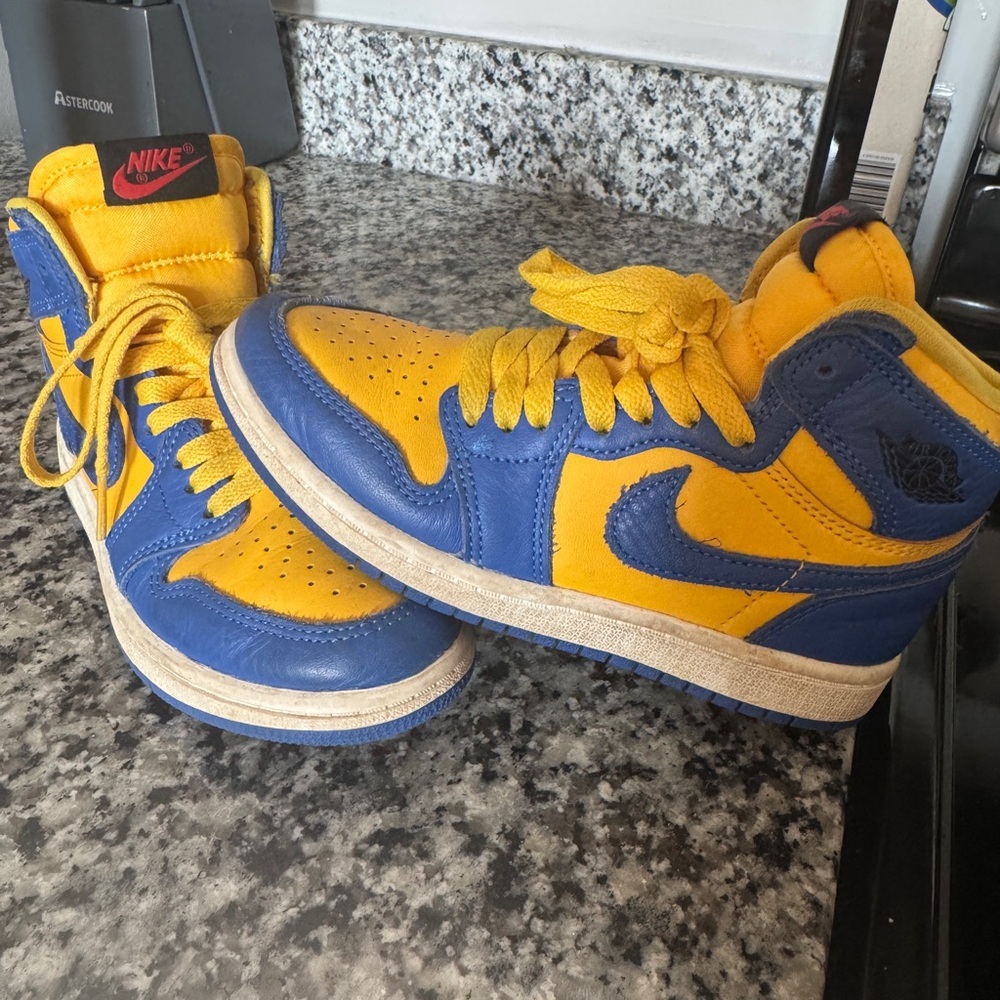 Nike Kids' High-Top Sneakers in Yellow and Blue